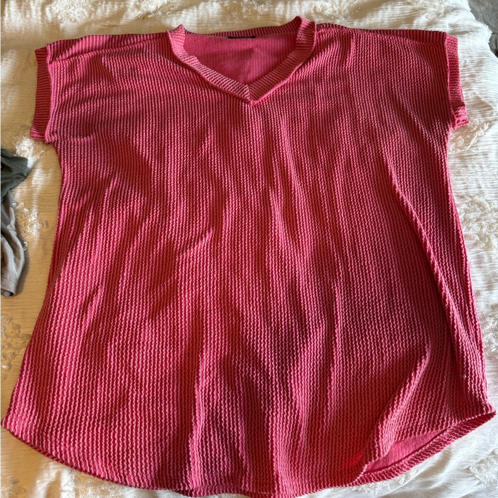 Women's Raspberry V-Neck Ribbed Knit Top - Picture 4 of 8